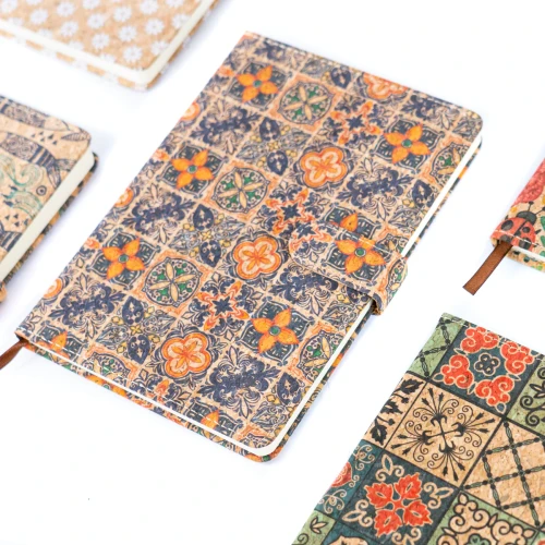 Notatnik - notes w linie z datami A5 z okładką z korka na zatrzask różne wzory