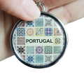 Breloczek w kolorowe kafelki azulejos z napisem Portugal
